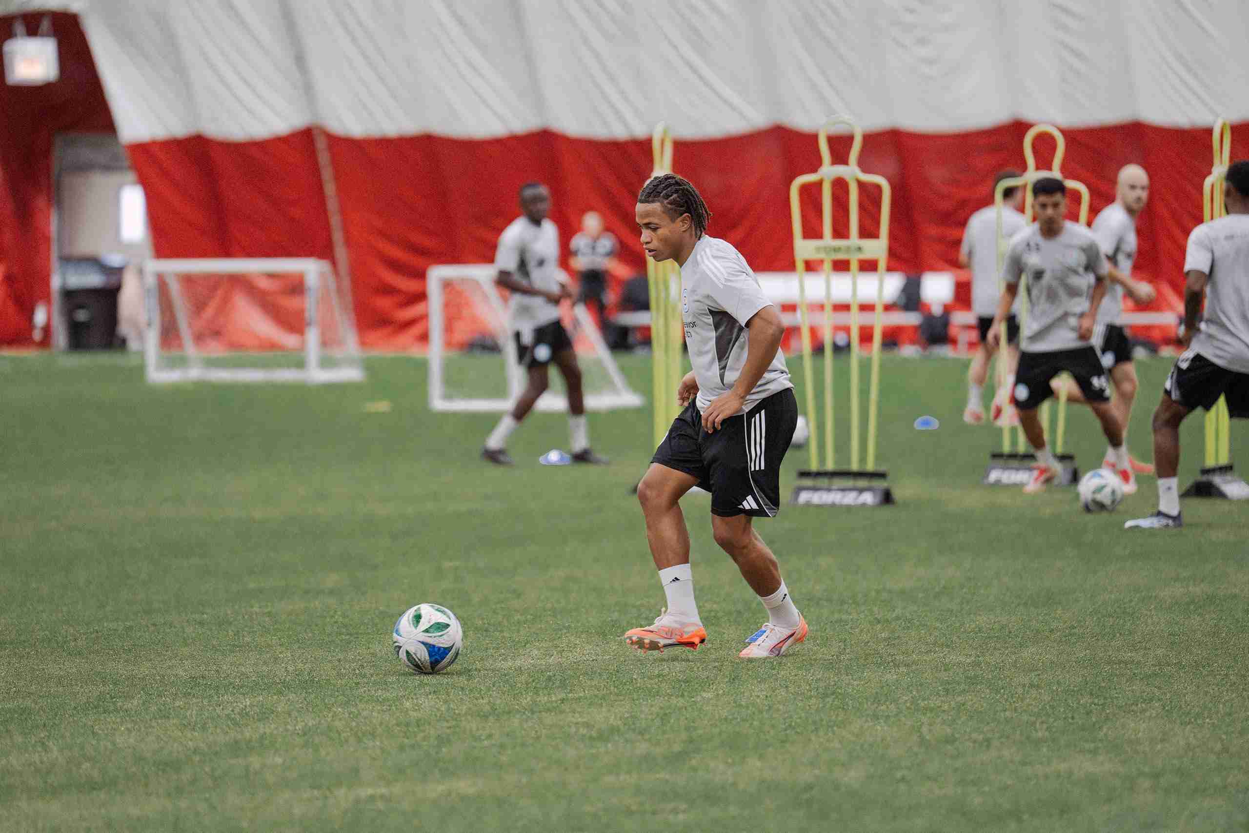 Leonardo Barroso training insde the Chicago Fire's dome 