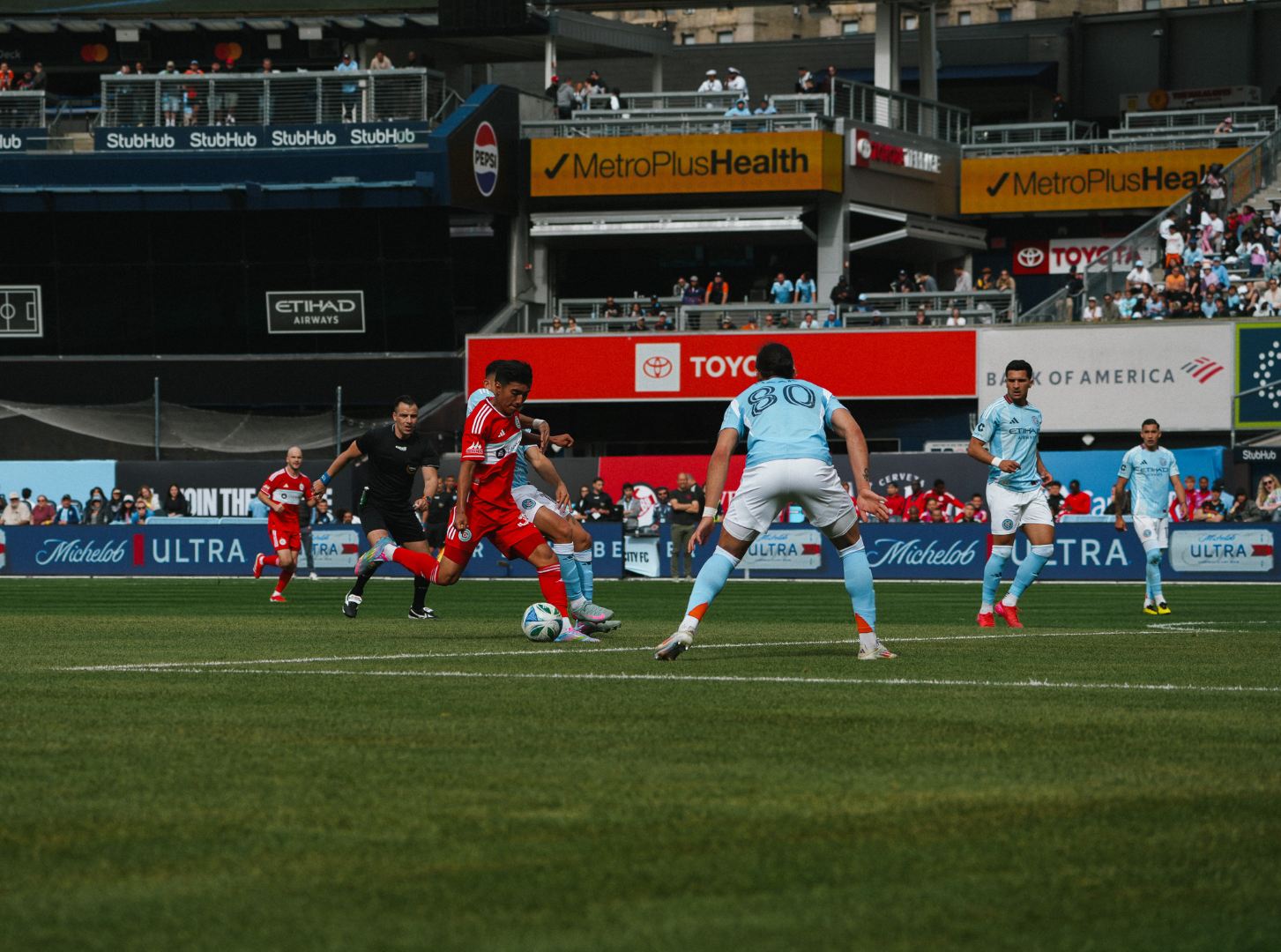 Sergio Oregel Jr plays the ball against NYCFC in MAy 2025 at Yankee Stadium