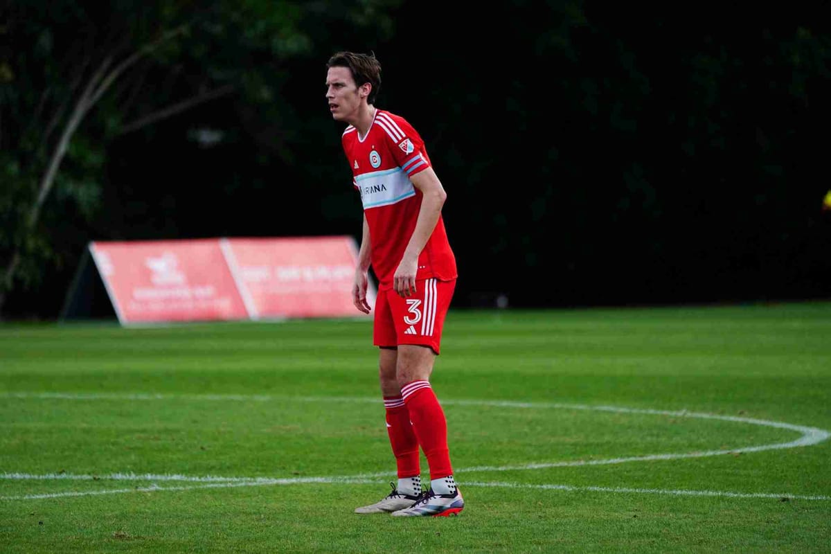 Jack Elliott stands during a preseason game against Fortaleza FC