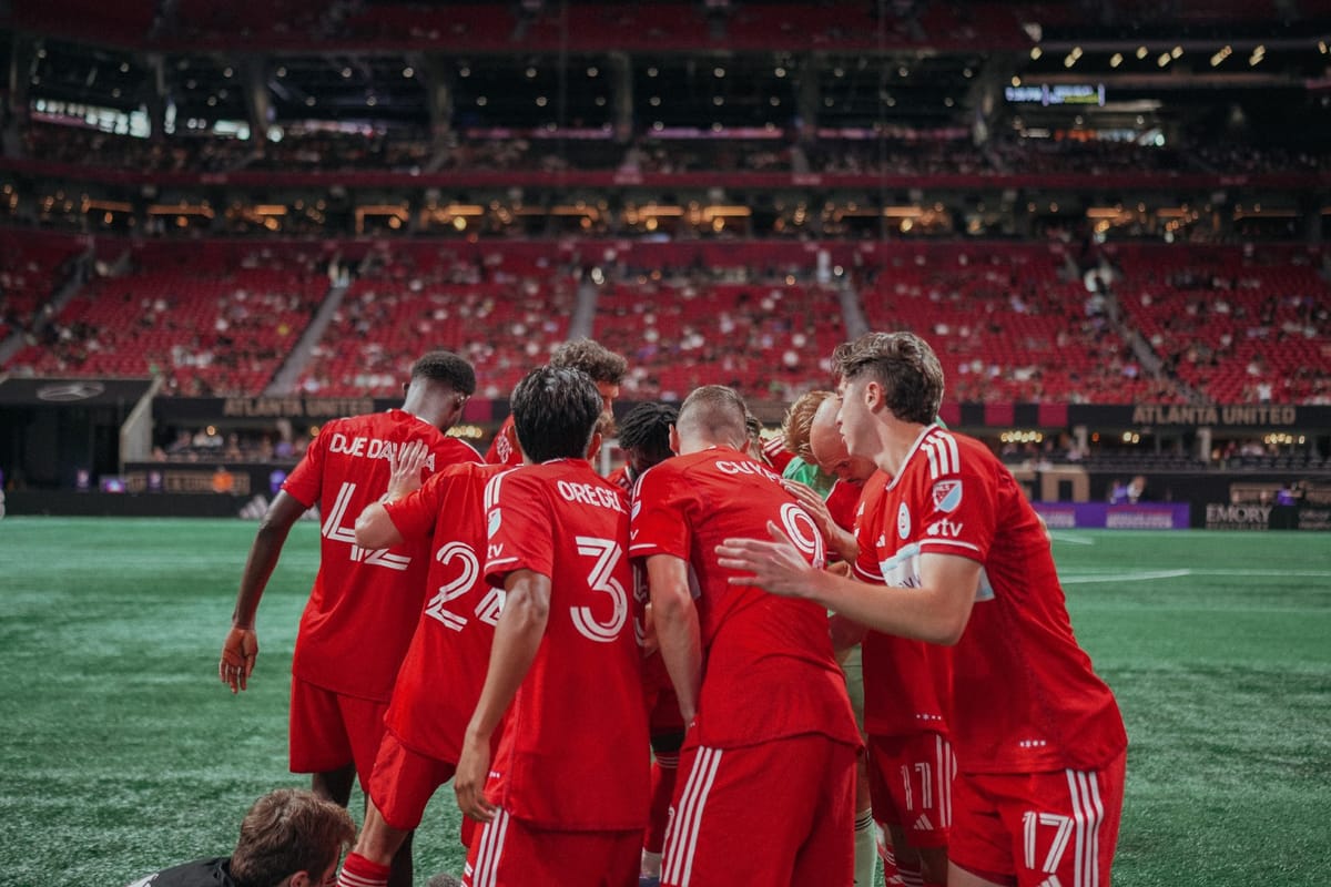 Chicago Fire FC huddle vs Atlanta